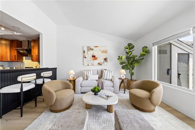 99 Huntington, Irvine, CA 92620