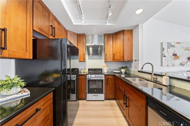 99 Huntington, Irvine, CA 92620
