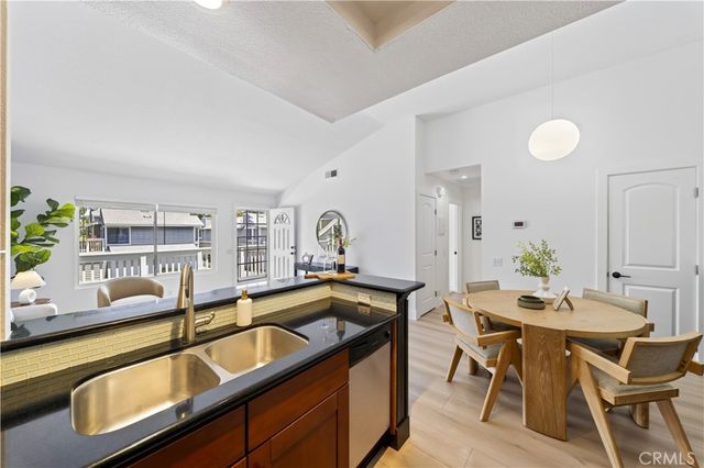 99 Huntington, Irvine, CA 92620
