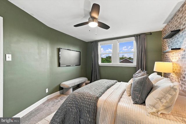 5945 HOUGHTON ST, Philadelphia, PA 19128
