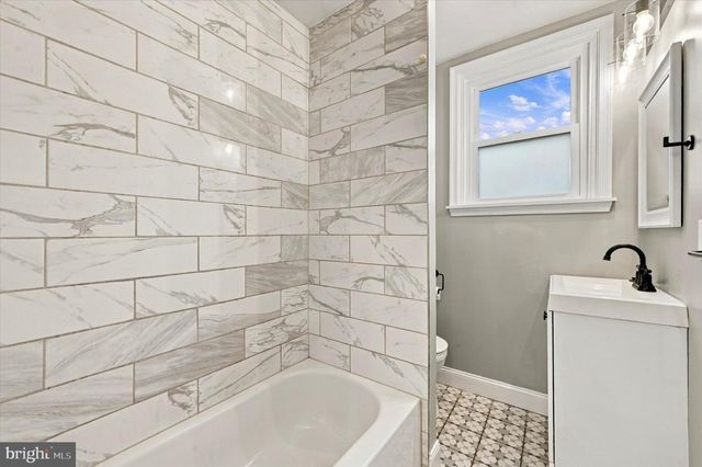 5945 HOUGHTON ST, Philadelphia, PA 19128