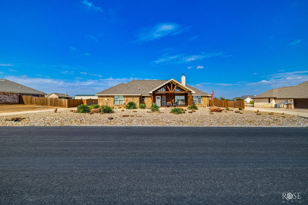 Image 2 of property listing at 5292 Grey Wolf Lane, San Angelo, TX 76901