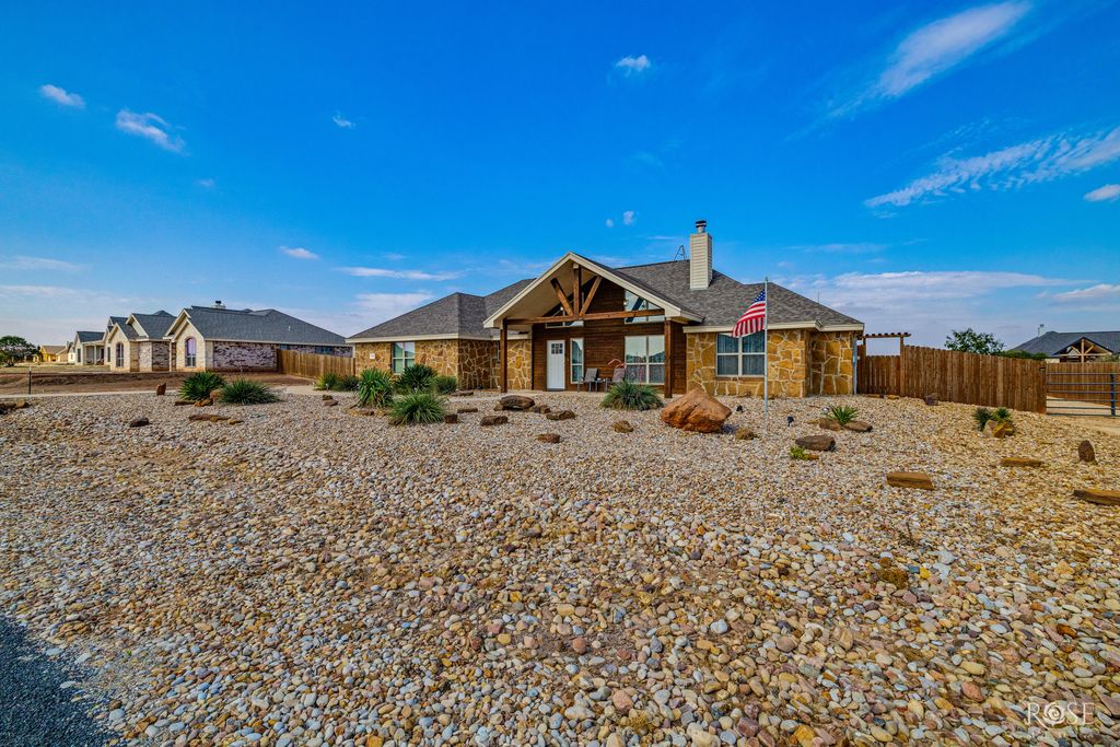 Image 3 of property listing at 5292 Grey Wolf Lane, San Angelo, TX 76901