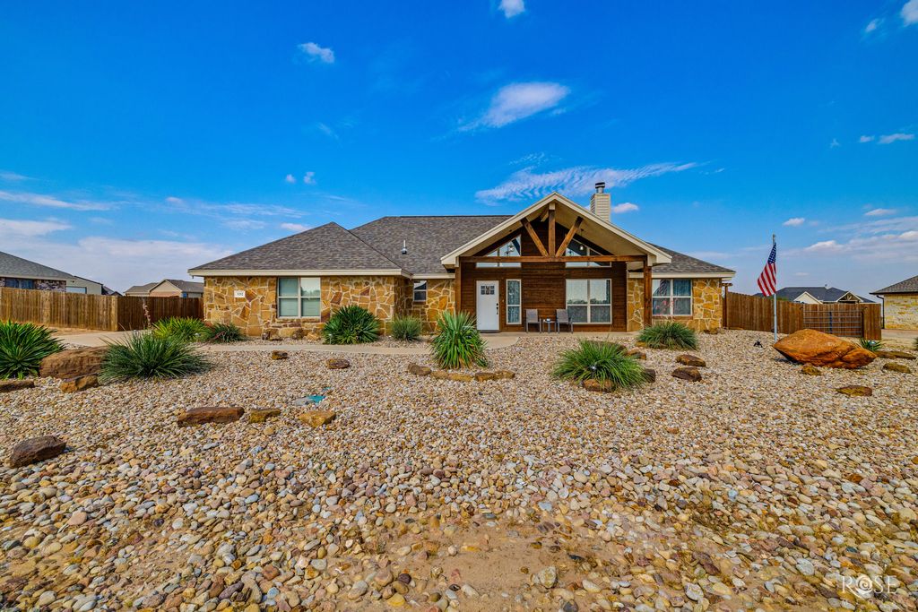 Image 4 of property listing at 5292 Grey Wolf Lane, San Angelo, TX 76901