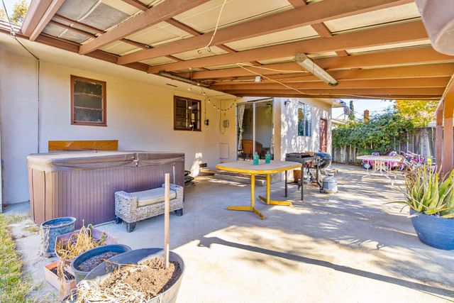 3852 E Washington Avenue, Fresno, CA 93702