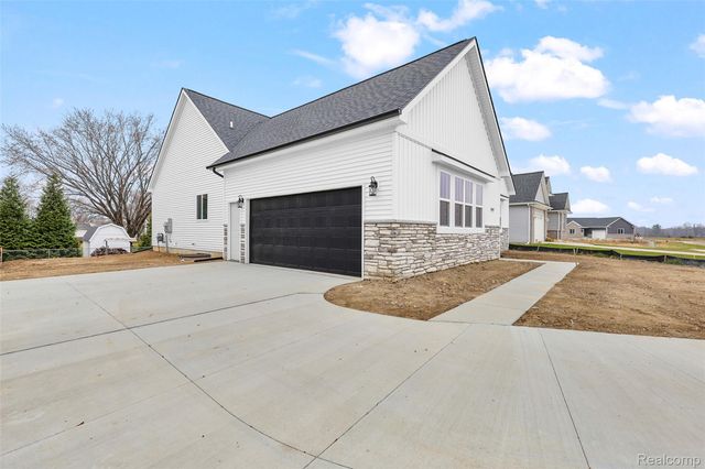 10042 Santa Lucia Court, Grand Blanc Charter Township, MI 48439