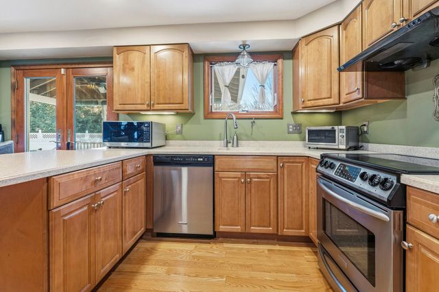 11 Broadview Drive, Litchfield, NH 03052