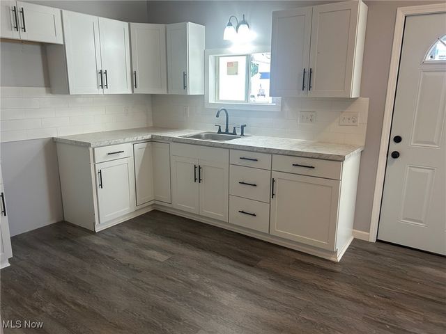 133 S Main Street, Tuscarawas, OH 44682