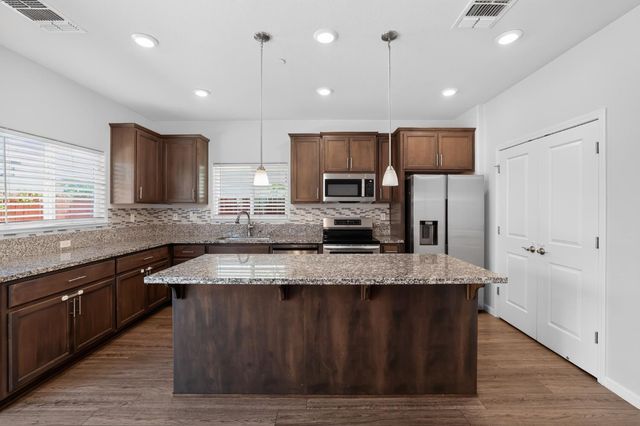 751 Phillipi Way, Sacramento, CA 95838