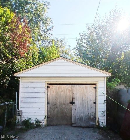 2175 W 106th Street, Cleveland, OH 44102
