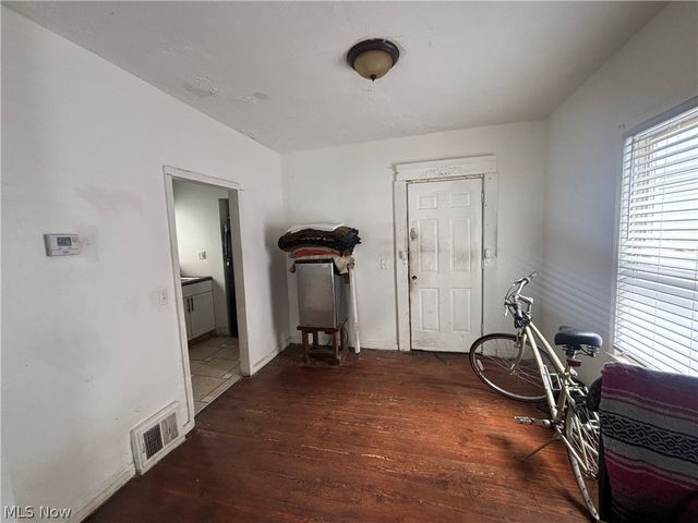 2175 W 106th Street, Cleveland, OH 44102