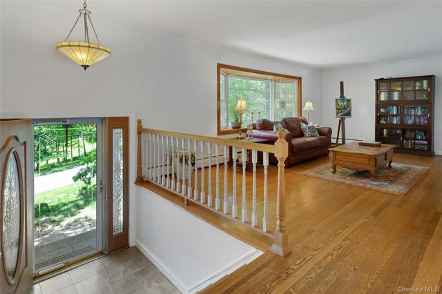 8 Woodland Road, Bedford, NY 10506