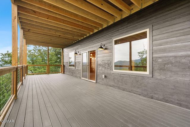 3225 Emerald Springs Loop, Sevierville, TN 37862