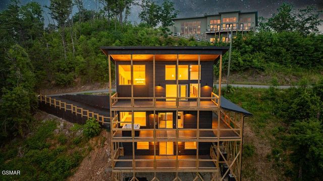3225 Emerald Springs Loop, Sevierville, TN 37862