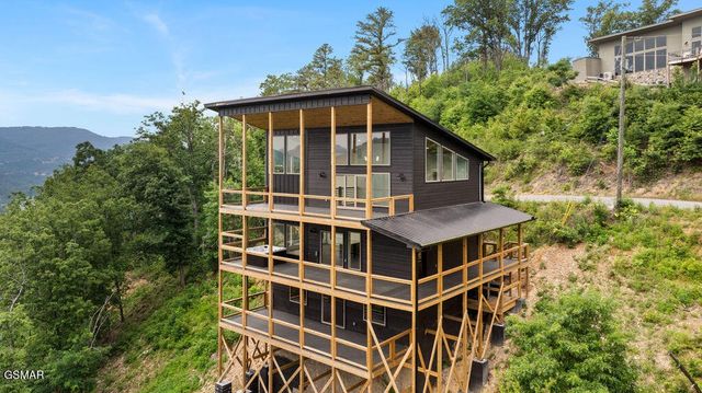 3225 Emerald Springs Loop, Sevierville, TN 37862