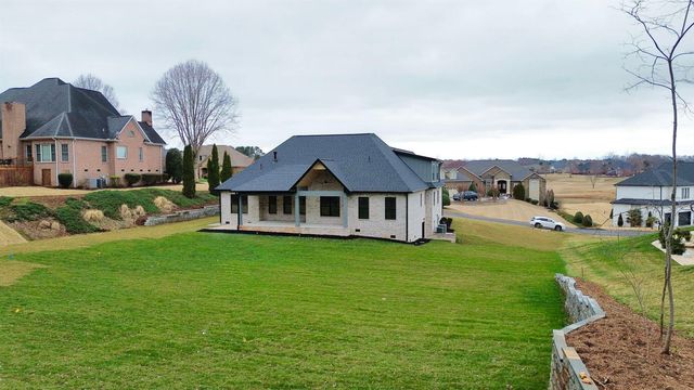 766 E Long Bay Dr, Inman, SC 29349