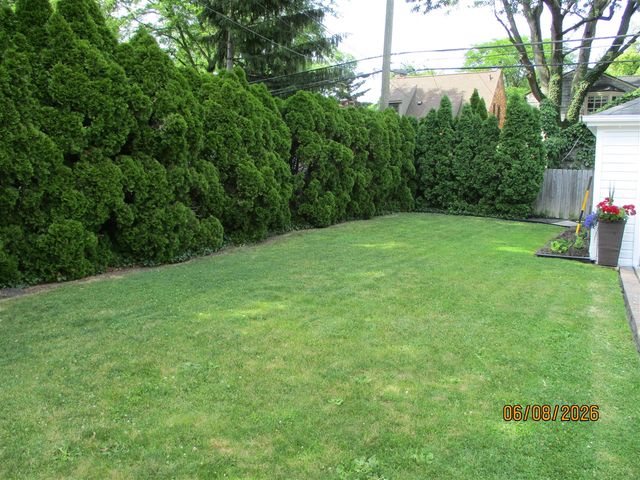456 Manor Street, Grosse Pointe Farms, MI 48236