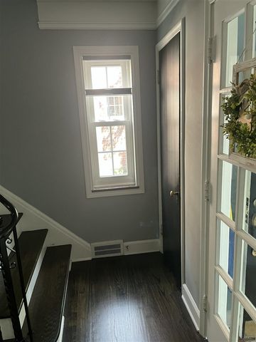 456 Manor Street, Grosse Pointe Farms, MI 48236