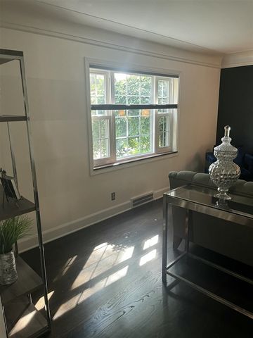 456 Manor Street, Grosse Pointe Farms, MI 48236