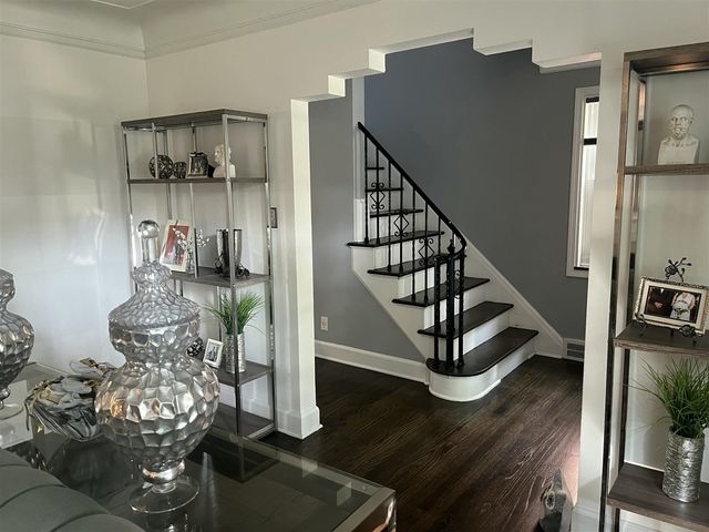456 Manor Street, Grosse Pointe Farms, MI 48236