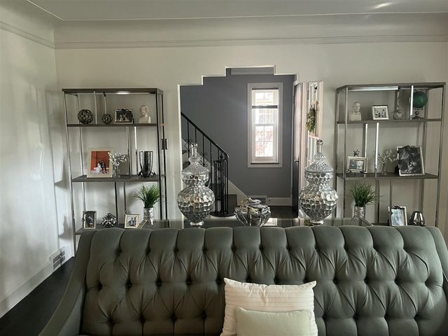 456 Manor Street, Grosse Pointe Farms, MI 48236