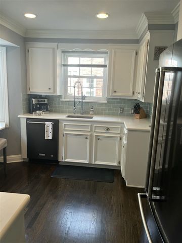 456 Manor Street, Grosse Pointe Farms, MI 48236