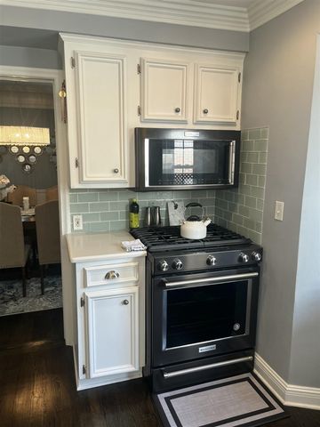 456 Manor Street, Grosse Pointe Farms, MI 48236