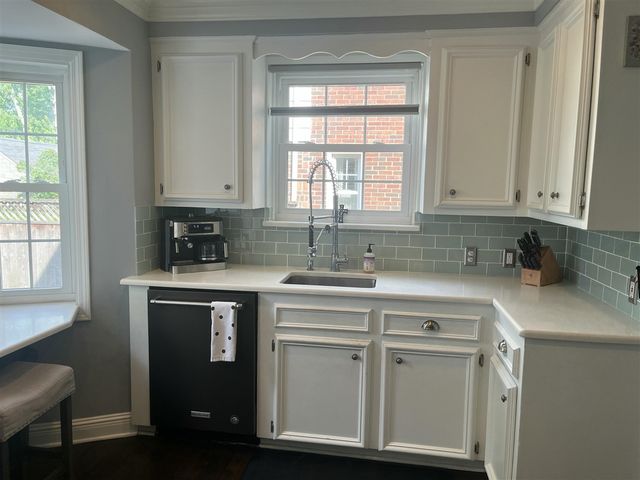 456 Manor Street, Grosse Pointe Farms, MI 48236