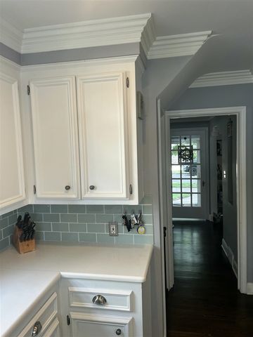456 Manor Street, Grosse Pointe Farms, MI 48236