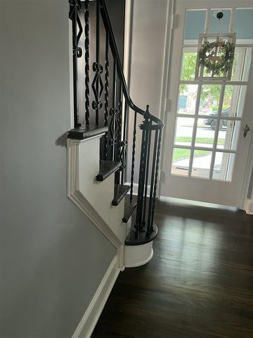 456 Manor Street, Grosse Pointe Farms, MI 48236