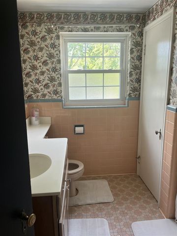 456 Manor Street, Grosse Pointe Farms, MI 48236