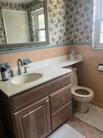 456 Manor Street, Grosse Pointe Farms, MI 48236
