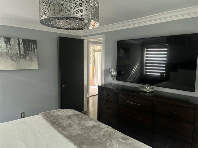456 Manor Street, Grosse Pointe Farms, MI 48236