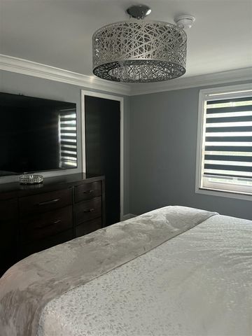 456 Manor Street, Grosse Pointe Farms, MI 48236