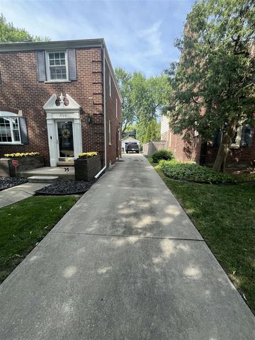 456 Manor Street, Grosse Pointe Farms, MI 48236
