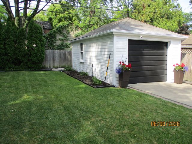 456 Manor Street, Grosse Pointe Farms, MI 48236