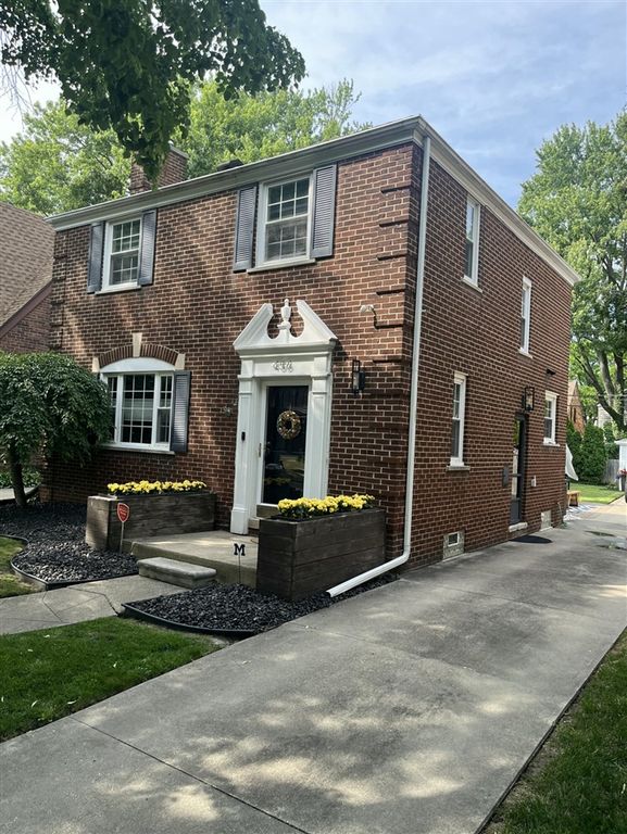 456 Manor Street, Grosse Pointe Farms, MI 48236