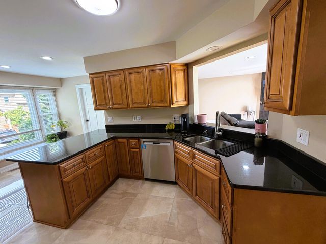 4239 Breckenridge Drive 63, West Bloomfield, MI 48322