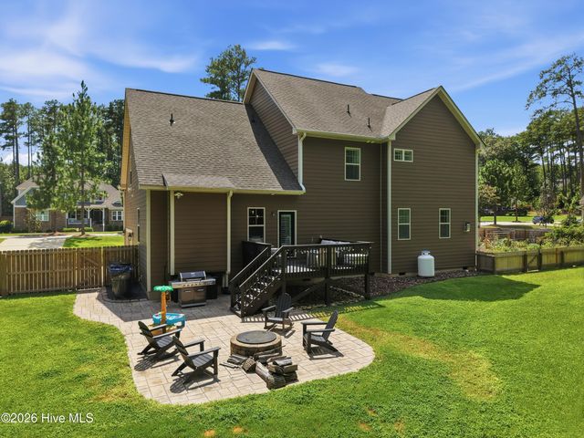 165 Glenmoor Drive, Southern Pines, NC 28387