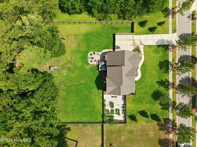 165 Glenmoor Drive, Southern Pines, NC 28387