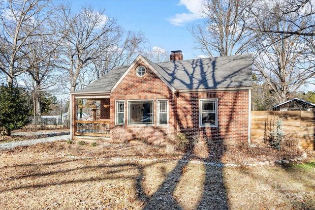 5712 Oak Drive, Charlotte, NC 28216