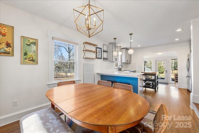 5712 Oak Drive, Charlotte, NC 28216