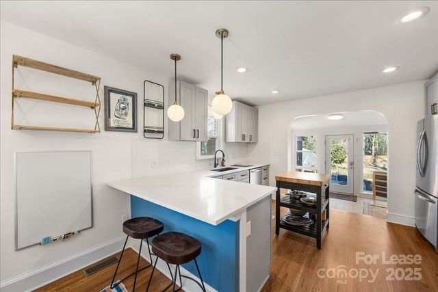 5712 Oak Drive, Charlotte, NC 28216