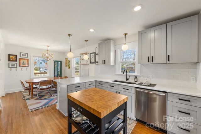 5712 Oak Drive, Charlotte, NC 28216