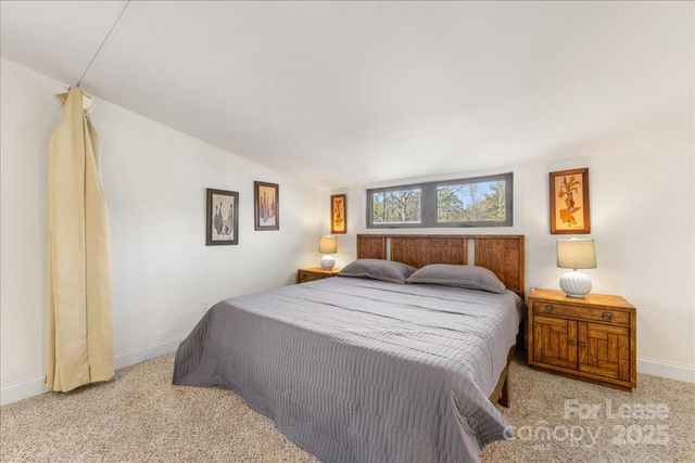 5712 Oak Drive, Charlotte, NC 28216