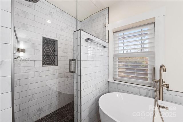 5712 Oak Drive, Charlotte, NC 28216