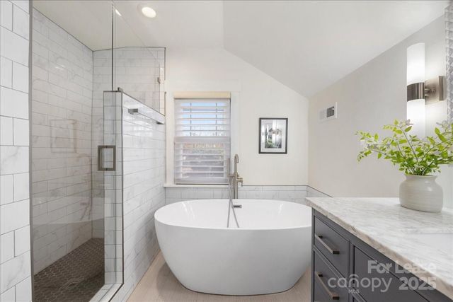 5712 Oak Drive, Charlotte, NC 28216