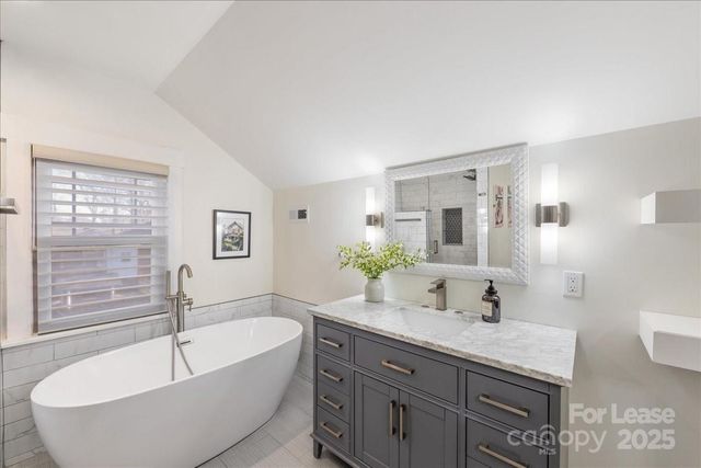 5712 Oak Drive, Charlotte, NC 28216