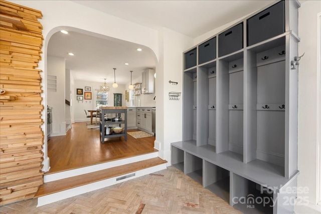 5712 Oak Drive, Charlotte, NC 28216