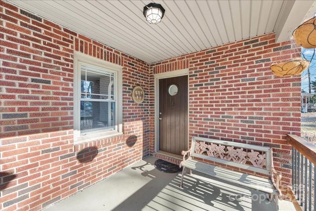 5712 Oak Drive, Charlotte, NC 28216